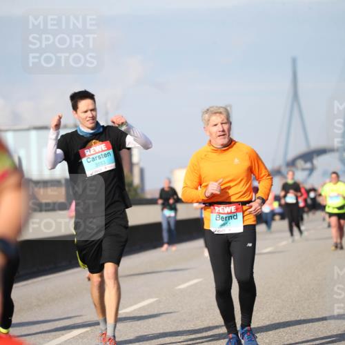 03.10.2025 - Köhlbrandbrückenlauf Jannik Wohlers http://msf.ph/oto/9096381 03.10.2025 10:14:41 Position 3 355, 3553, 3551 meine-sportfotos.de