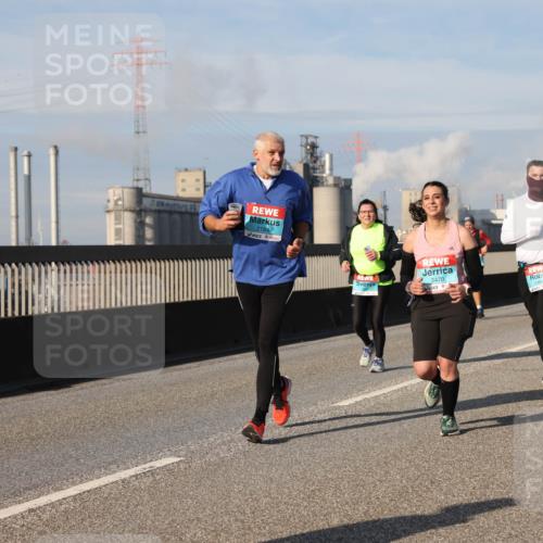 03.10.2025 - Köhlbrandbrückenlauf Lena Gebhardt http://msf.ph/oto/9096388 03.10.2025 10:09:59 Position 2 2184, 2470 meine-sportfotos.de