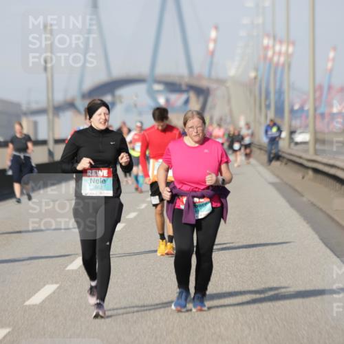 03.10.2025 - Köhlbrandbrückenlauf Jannik Wohlers http://msf.ph/oto/9096398 03.10.2025 10:17:16 Position 3 2662 meine-sportfotos.de