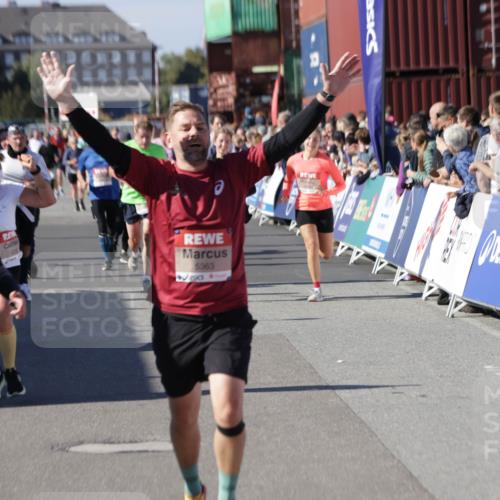 03.10.2025 - Köhlbrandbrückenlauf Jannik Wohlers http://msf.ph/oto/9096401 03.10.2025 13:21:04 Ziel 4680, 4749, 5006, 5084, 5130, 5156, 5169, 5265, 5363, 5377, 5501, 5618, 6282, 6296, 6645, 6646, 6648, 6650, 6756, 6780 meine-sportfotos.de