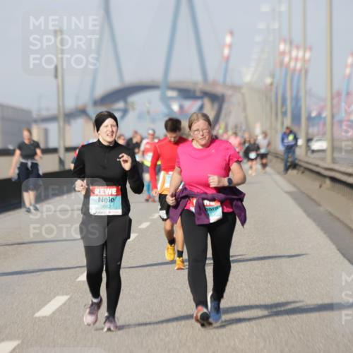03.10.2025 - Köhlbrandbrückenlauf Jannik Wohlers http://msf.ph/oto/9096410 03.10.2025 10:17:16 Position 3 2662 meine-sportfotos.de