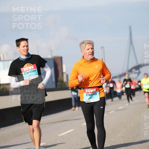 03.10.2025 - Köhlbrandbrückenlauf Jannik Wohlers http://msf.ph/oto/9096411 03.10.2025 10:14:42 Position 3 3552, 25, 3553, 3551 meine-sportfotos.de