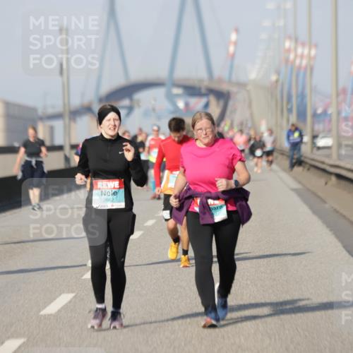 03.10.2025 - Köhlbrandbrückenlauf Jannik Wohlers http://msf.ph/oto/9096419 03.10.2025 10:17:16 Position 3 2662 meine-sportfotos.de
