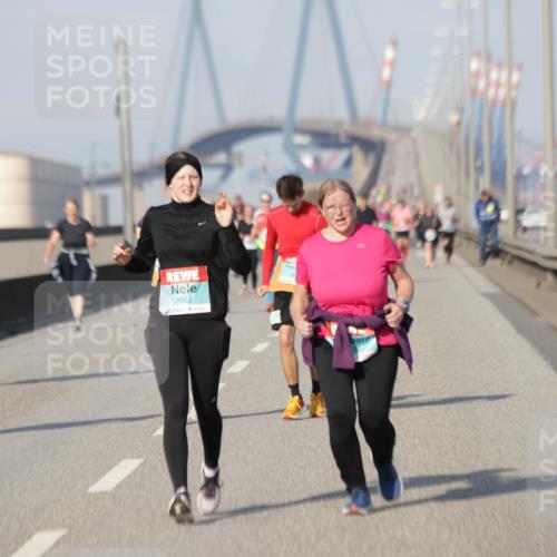 03.10.2025 - Köhlbrandbrückenlauf Jannik Wohlers http://msf.ph/oto/9096431 03.10.2025 10:17:16 Position 3 2662 meine-sportfotos.de