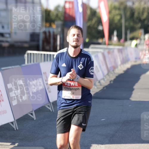 03.10.2025 - Köhlbrandbrückenlauf Jannik Wohlers http://msf.ph/oto/9096442 03.10.2025 12:55:33 Ziel 4089, 4104, 4233, 6091 meine-sportfotos.de