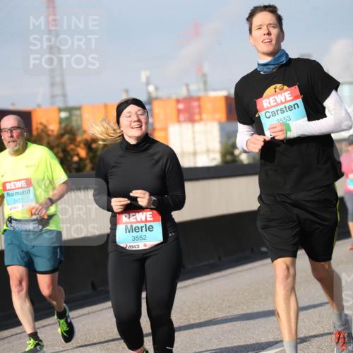 03.10.2025 - Köhlbrandbrückenlauf Jannik Wohlers http://msf.ph/oto/9096445 03.10.2025 10:14:43 Position 3 2427, 3552, 3553 meine-sportfotos.de
