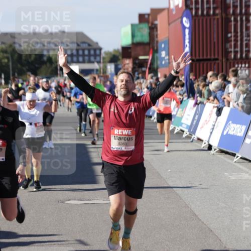 03.10.2025 - Köhlbrandbrückenlauf Jannik Wohlers http://msf.ph/oto/9096457 03.10.2025 13:21:04 Ziel 4680, 4749, 5006, 5084, 5130, 5156, 5169, 5265, 5363, 5377, 5501, 5618, 6282, 6296, 6645, 6646, 6648, 6650, 6756, 6780 meine-sportfotos.de