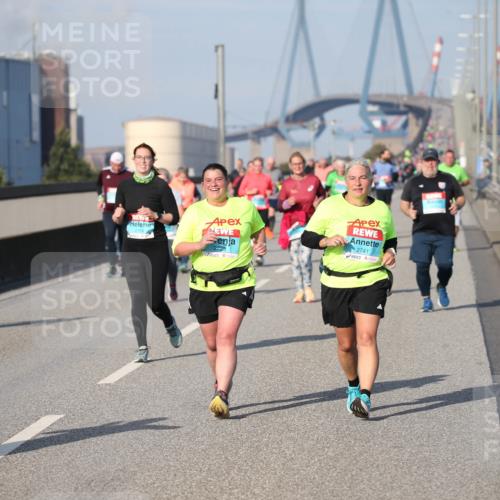 03.10.2025 - Köhlbrandbrückenlauf Jannik Wohlers http://msf.ph/oto/9096462 03.10.2025 10:14:52 Position 3 2159, 2738, 2741 meine-sportfotos.de