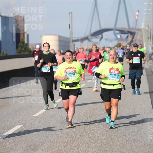 03.10.2025 - Köhlbrandbrückenlauf Jannik Wohlers http://msf.ph/oto/9096464 03.10.2025 10:14:52 Position 3 2159, 2738, 2741 meine-sportfotos.de