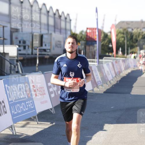 03.10.2025 - Köhlbrandbrückenlauf Jannik Wohlers http://msf.ph/oto/9096472 03.10.2025 12:55:34 Ziel 4089, 4104, 4233, 6091 meine-sportfotos.de