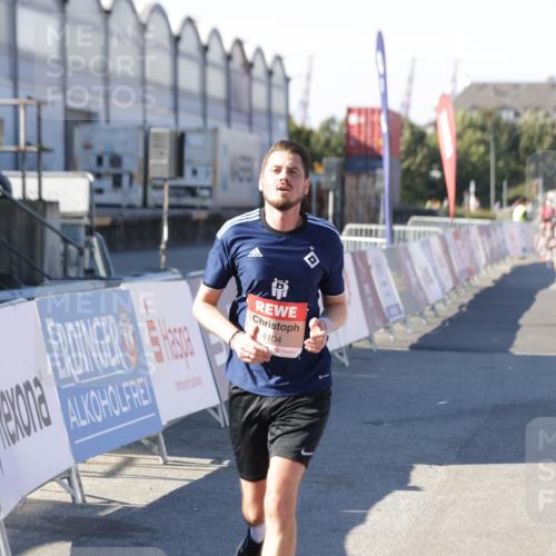 03.10.2025 - Köhlbrandbrückenlauf Jannik Wohlers http://msf.ph/oto/9096496 03.10.2025 12:55:34 Ziel 4089, 4104, 4233, 6091 meine-sportfotos.de
