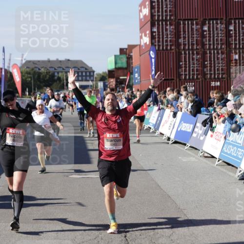 03.10.2025 - Köhlbrandbrückenlauf Jannik Wohlers http://msf.ph/oto/9096503 03.10.2025 13:21:05 Ziel 4393, 4680, 4749, 5006, 5130, 5156, 5169, 5265, 5363, 5377, 5501, 5618, 5746, 5878, 5882, 6282, 6296, 6645, 6646, 6648, 6650, 6756, 6780 meine-sportfotos.de