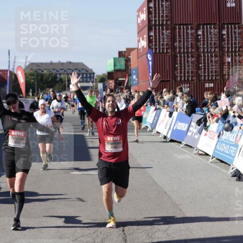 03.10.2025 - Köhlbrandbrückenlauf Jannik Wohlers http://msf.ph/oto/9096515 03.10.2025 13:21:05 Ziel 4393, 4680, 4749, 5006, 5130, 5156, 5169, 5265, 5363, 5377, 5501, 5618, 5746, 5878, 5882, 6282, 6296, 6645, 6646, 6648, 6650, 6756, 6780 meine-sportfotos.de