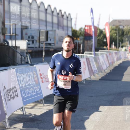 03.10.2025 - Köhlbrandbrückenlauf Jannik Wohlers http://msf.ph/oto/9096516 03.10.2025 12:55:34 Ziel 4089, 4104, 4233, 6091 meine-sportfotos.de