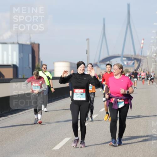 03.10.2025 - Köhlbrandbrückenlauf Jannik Wohlers http://msf.ph/oto/9096520 03.10.2025 10:17:18 Position 3 2662 meine-sportfotos.de