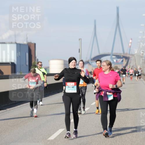 03.10.2025 - Köhlbrandbrückenlauf Jannik Wohlers http://msf.ph/oto/9096527 03.10.2025 10:17:18 Position 3 2662 meine-sportfotos.de