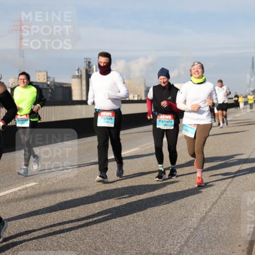 03.10.2025 - Köhlbrandbrückenlauf Lena Gebhardt http://msf.ph/oto/9096552 03.10.2025 10:10:01 Position 2 2999, 2470, 3000 meine-sportfotos.de