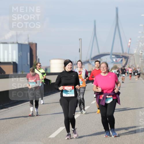 03.10.2025 - Köhlbrandbrückenlauf Jannik Wohlers http://msf.ph/oto/9096555 03.10.2025 10:17:18 Position 3 266 meine-sportfotos.de