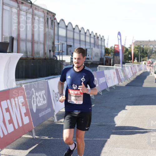 03.10.2025 - Köhlbrandbrückenlauf Jannik Wohlers http://msf.ph/oto/9096558 03.10.2025 12:55:35 Ziel 4001, 4089, 4104, 4233, 6091 meine-sportfotos.de