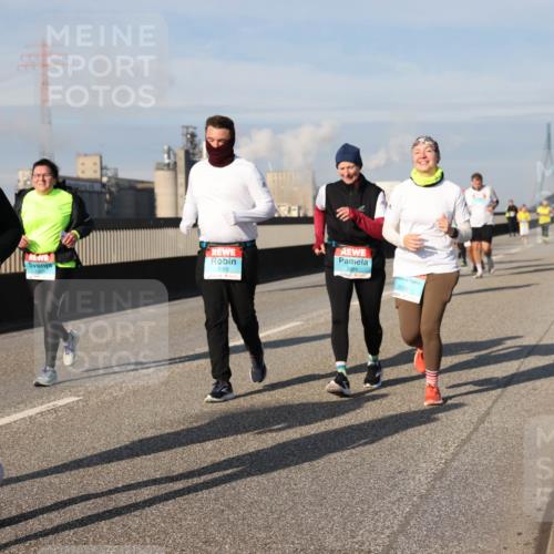 03.10.2025 - Köhlbrandbrückenlauf Lena Gebhardt http://msf.ph/oto/9096570 03.10.2025 10:10:01 Position 2 2470, 2999, 3000 meine-sportfotos.de