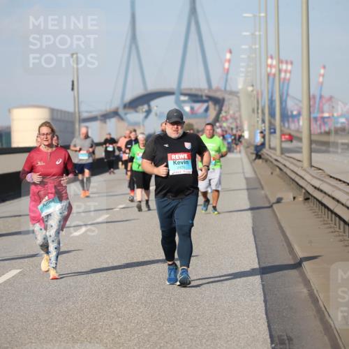 03.10.2025 - Köhlbrandbrückenlauf Jannik Wohlers http://msf.ph/oto/9096603 03.10.2025 10:14:57 Position 3 2475 meine-sportfotos.de