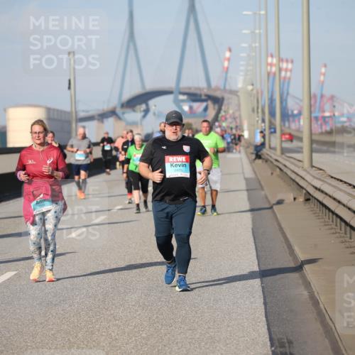 03.10.2025 - Köhlbrandbrückenlauf Jannik Wohlers http://msf.ph/oto/9096608 03.10.2025 10:14:57 Position 3 1988, 2475 meine-sportfotos.de