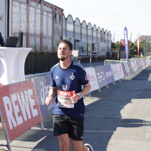 03.10.2025 - Köhlbrandbrückenlauf Jannik Wohlers http://msf.ph/oto/9096622 03.10.2025 12:55:35 Ziel 4001, 4089, 4104, 4233, 6091 meine-sportfotos.de