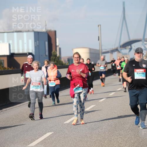 03.10.2025 - Köhlbrandbrückenlauf Jannik Wohlers http://msf.ph/oto/9096623 03.10.2025 10:14:58 Position 3 1988, 2475 meine-sportfotos.de