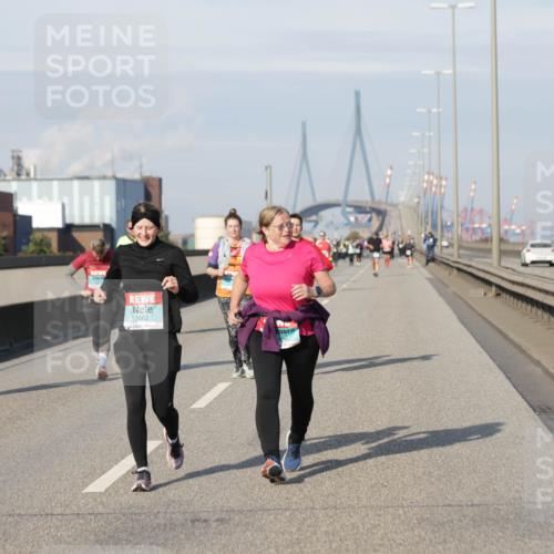 03.10.2025 - Köhlbrandbrückenlauf Jannik Wohlers http://msf.ph/oto/9096632 03.10.2025 10:17:20 Position 3 2662 meine-sportfotos.de