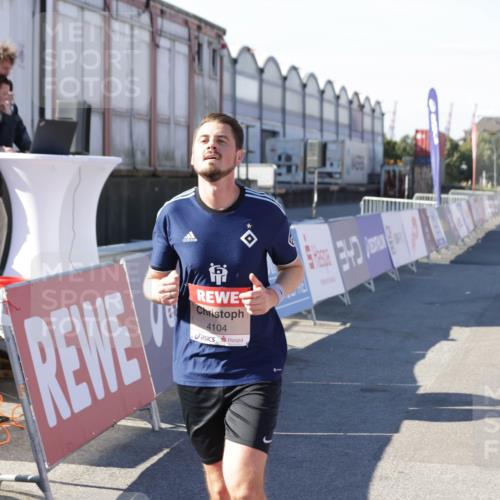 03.10.2025 - Köhlbrandbrückenlauf Jannik Wohlers http://msf.ph/oto/9096638 03.10.2025 12:55:35 Ziel 4001, 4089, 4104, 4233, 6091 meine-sportfotos.de