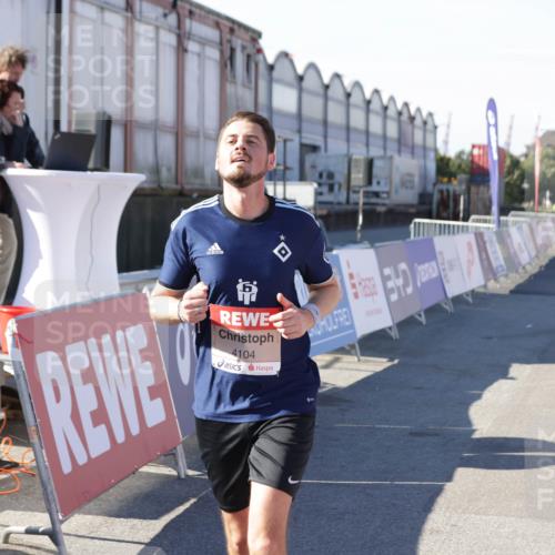 03.10.2025 - Köhlbrandbrückenlauf Jannik Wohlers http://msf.ph/oto/9096647 03.10.2025 12:55:35 Ziel 4001, 4089, 4104, 4233, 6091 meine-sportfotos.de