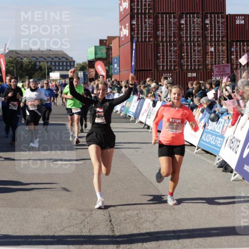 03.10.2025 - Köhlbrandbrückenlauf Jannik Wohlers http://msf.ph/oto/9096653 03.10.2025 13:21:08 Ziel 4393, 4680, 4749, 4846, 5156, 5265, 5363, 5377, 5450, 5618, 5746, 5878, 5882, 5883, 6262, 6282, 6296, 6602, 6645, 6646, 6648, 6650, 6756 meine-sportfotos.de