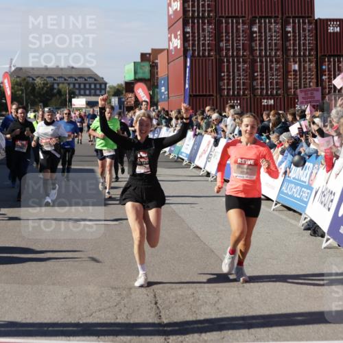 03.10.2025 - Köhlbrandbrückenlauf Jannik Wohlers http://msf.ph/oto/9096663 03.10.2025 13:21:08 Ziel 4393, 4680, 4749, 4846, 5156, 5265, 5363, 5377, 5450, 5618, 5746, 5878, 5882, 5883, 6262, 6282, 6296, 6602, 6645, 6646, 6648, 6650, 6756 meine-sportfotos.de