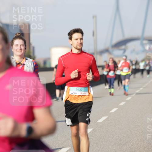 03.10.2025 - Köhlbrandbrückenlauf Jannik Wohlers http://msf.ph/oto/9096677 03.10.2025 10:17:23 Position 3 3639 meine-sportfotos.de