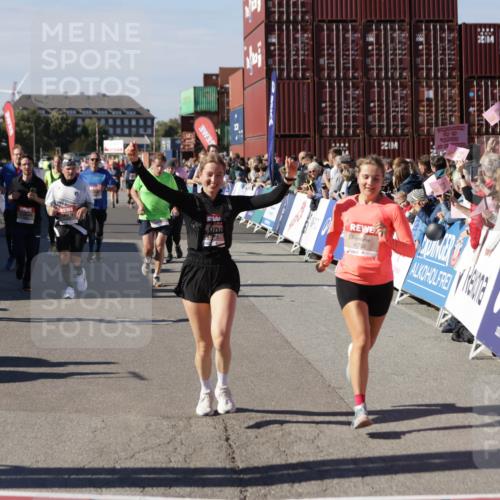 03.10.2025 - Köhlbrandbrückenlauf Jannik Wohlers http://msf.ph/oto/9096686 03.10.2025 13:21:08 Ziel 4393, 4680, 4749, 4846, 5156, 5265, 5363, 5377, 5450, 5618, 5746, 5878, 5882, 5883, 6262, 6282, 6296, 6602, 6645, 6646, 6648, 6650, 6756 meine-sportfotos.de