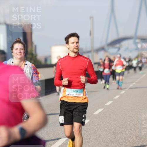 03.10.2025 - Köhlbrandbrückenlauf Jannik Wohlers http://msf.ph/oto/9096688 03.10.2025 10:17:23 Position 3 3639 meine-sportfotos.de