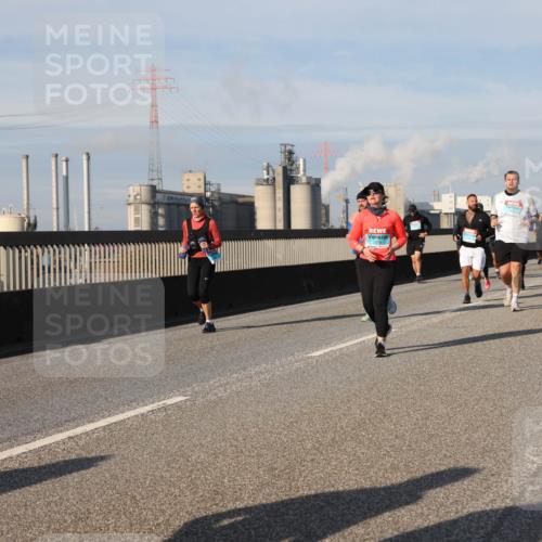 03.10.2025 - Köhlbrandbrückenlauf Lena Gebhardt http://msf.ph/oto/9096694 03.10.2025 10:10:04 Position 2  meine-sportfotos.de