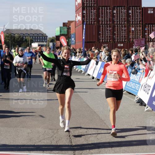 03.10.2025 - Köhlbrandbrückenlauf Jannik Wohlers http://msf.ph/oto/9096701 03.10.2025 13:21:08 Ziel 4393, 4680, 4749, 4846, 5156, 5265, 5363, 5377, 5450, 5618, 5746, 5878, 5882, 5883, 6262, 6282, 6296, 6602, 6645, 6646, 6648, 6650, 6756 meine-sportfotos.de