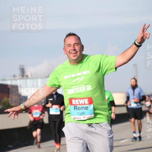 03.10.2025 - Köhlbrandbrückenlauf Jannik Wohlers http://msf.ph/oto/9096722 03.10.2025 10:15:09 Position 3 3588 meine-sportfotos.de