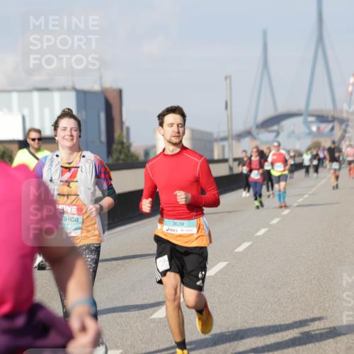03.10.2025 - Köhlbrandbrückenlauf Jannik Wohlers http://msf.ph/oto/9096728 03.10.2025 10:17:23 Position 3 37, 3639 meine-sportfotos.de