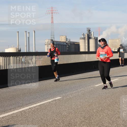03.10.2025 - Köhlbrandbrückenlauf Lena Gebhardt http://msf.ph/oto/9096730 03.10.2025 10:10:05 Position 2  meine-sportfotos.de