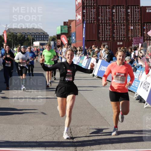 03.10.2025 - Köhlbrandbrückenlauf Jannik Wohlers http://msf.ph/oto/9096734 03.10.2025 13:21:08 Ziel 4393, 4680, 4749, 4846, 5156, 5265, 5363, 5377, 5450, 5618, 5746, 5878, 5882, 5883, 6262, 6282, 6296, 6602, 6645, 6646, 6648, 6650, 6756 meine-sportfotos.de