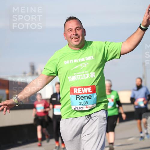 03.10.2025 - Köhlbrandbrückenlauf Jannik Wohlers http://msf.ph/oto/9096737 03.10.2025 10:15:09 Position 3 3588 meine-sportfotos.de