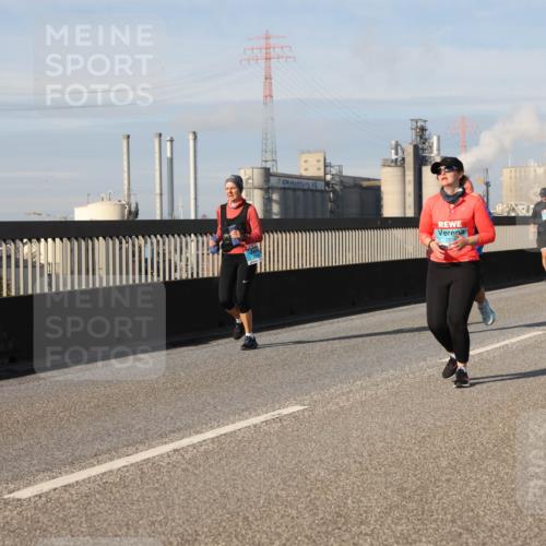 03.10.2025 - Köhlbrandbrückenlauf Lena Gebhardt http://msf.ph/oto/9096747 03.10.2025 10:10:05 Position 2  meine-sportfotos.de