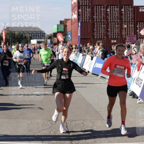 03.10.2025 - Köhlbrandbrückenlauf Jannik Wohlers http://msf.ph/oto/9096752 03.10.2025 13:21:08 Ziel 4393, 4680, 4749, 4846, 5156, 5265, 5363, 5377, 5450, 5618, 5746, 5878, 5882, 5883, 6262, 6282, 6296, 6602, 6645, 6646, 6648, 6650, 6756 meine-sportfotos.de