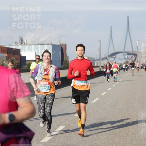 03.10.2025 - Köhlbrandbrückenlauf Jannik Wohlers http://msf.ph/oto/9096756 03.10.2025 10:17:23 Position 3 3637, 3639 meine-sportfotos.de