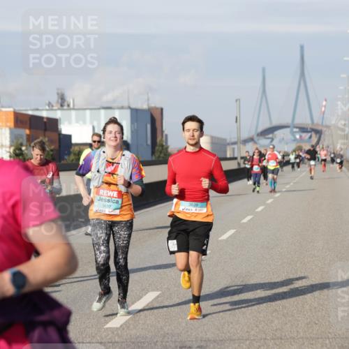03.10.2025 - Köhlbrandbrückenlauf Jannik Wohlers http://msf.ph/oto/9096760 03.10.2025 10:17:23 Position 3 3637, 3639 meine-sportfotos.de
