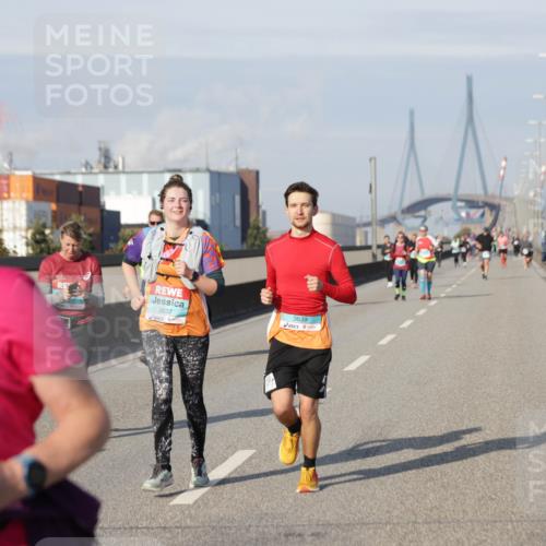 03.10.2025 - Köhlbrandbrückenlauf Jannik Wohlers http://msf.ph/oto/9096764 03.10.2025 10:17:23 Position 3 3637, 3639 meine-sportfotos.de