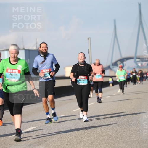 03.10.2025 - Köhlbrandbrückenlauf Jannik Wohlers http://msf.ph/oto/9096765 03.10.2025 10:15:12 Position 3 3621, 1958, 2238 meine-sportfotos.de