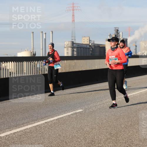 03.10.2025 - Köhlbrandbrückenlauf Lena Gebhardt http://msf.ph/oto/9096767 03.10.2025 10:10:05 Position 2 2433 meine-sportfotos.de
